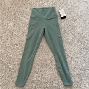 NET Nike High-Rise Leggings 7/8 length. Gentle support material